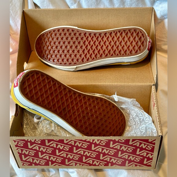 Yellow Vans Sneakers Women’s sz 6.5. EUC, only worn a few times. Smoke free home - Picture 6 of 10